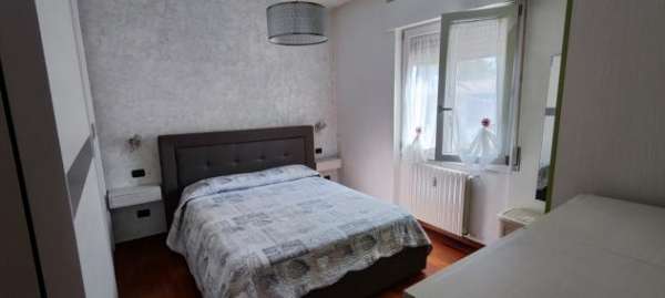 Foto Stanza in appartamento in affitto a Paderno Dugnano