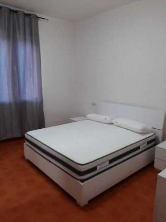 Foto Stanza in appartamento in affitto a Rovigo