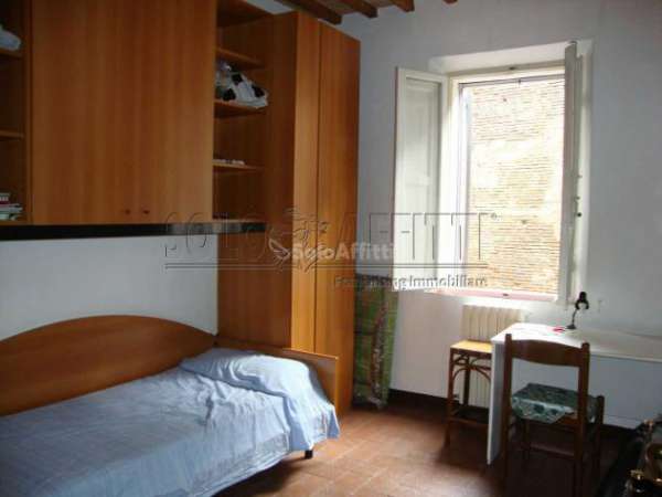 Foto Stanza in appartamento in affitto a Siena, Centro storico