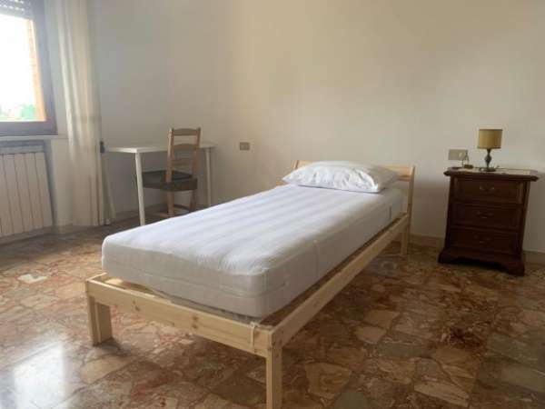Foto Stanza in appartamento in affitto a Siena
