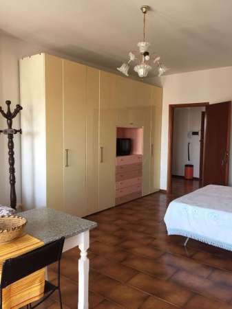Foto Stanza in casa indipendente in affitto a Reggio Emilia