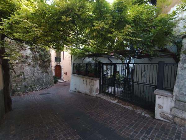 Foto Stanza in casa indipendente in affitto a Rovereto