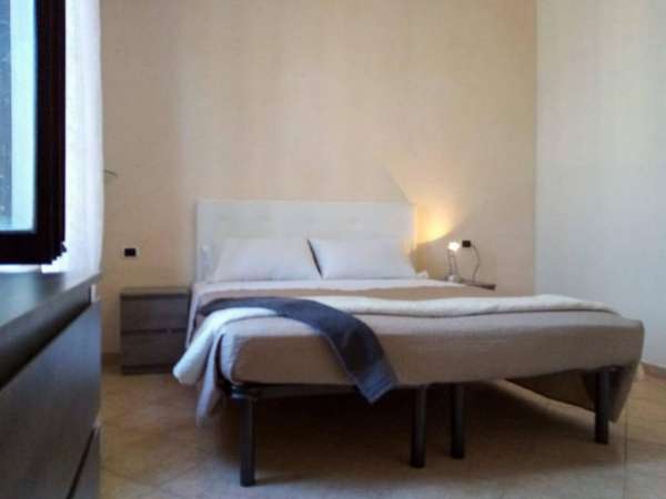 Foto Stanza in casa indipendente in affitto a Suzzara