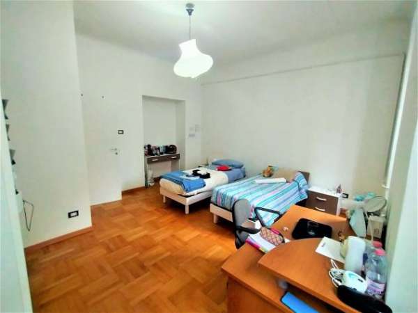 Foto Stanza in Via del Toro, Trieste di 100 m con 3 camere