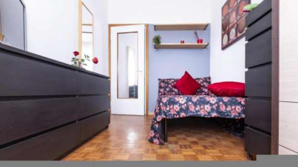 Foto Stanza in Via Privata Poggibonsi