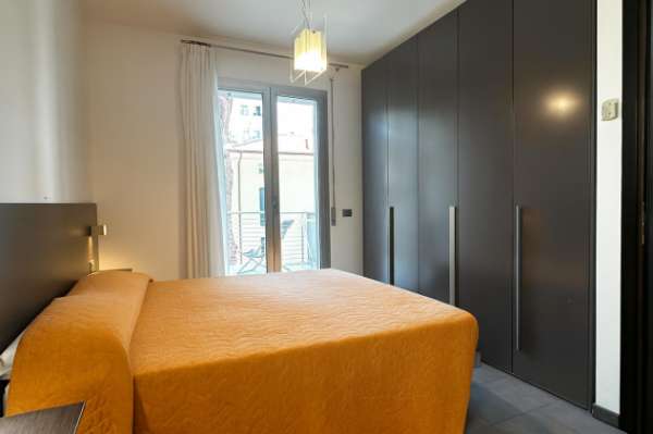 Foto Stanza Luminosa Con Bagno [RN_TRN41-10_D10/S]