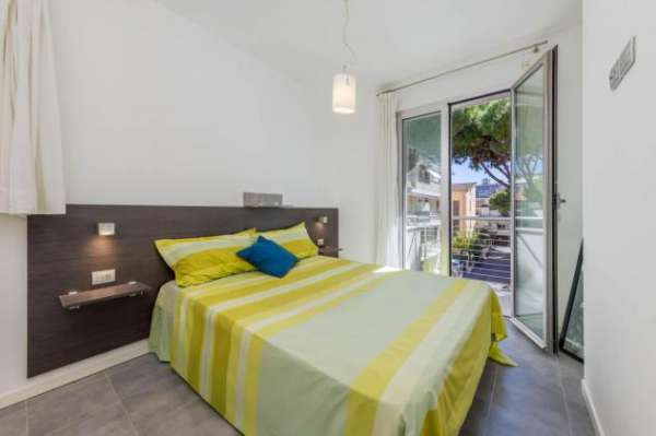 Foto Stanza Luminosa Con Bagno [RN_TRN41-10_D10/S]