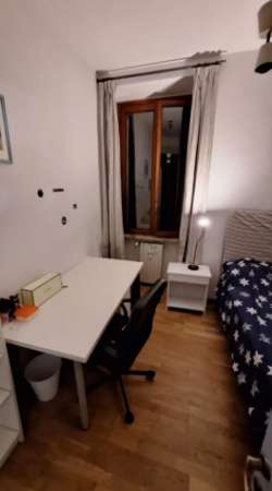 Foto stanza matrimoniale a poche fermate dal centro