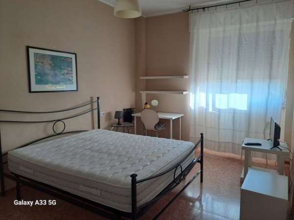 Foto STANZA MATRIMONIALE USO SINGOLA VICINO POLICLINICO