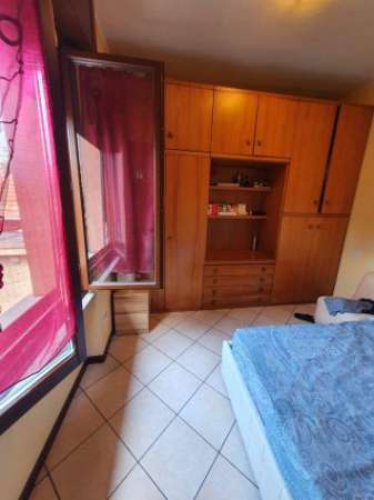 Foto Stanza singola a Biassono - posto auto