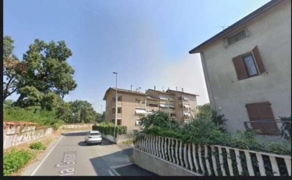 Foto STANZA SINGOLA A LIMBIATE CON DUE BAGNI-TUTTO INCLUSO