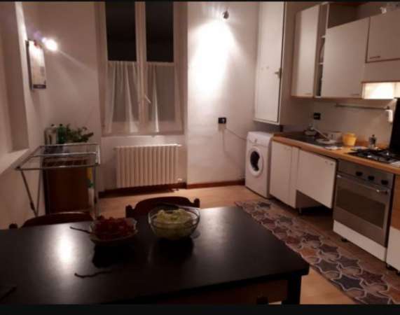 Foto STANZA SINGOLA A MEDA CON BAGNO PRIVATO-LIBERA DA SUBITO