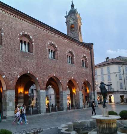 Foto STANZA SINGOLA A MONZA CON POSTO AUTO-DUE BAGNI