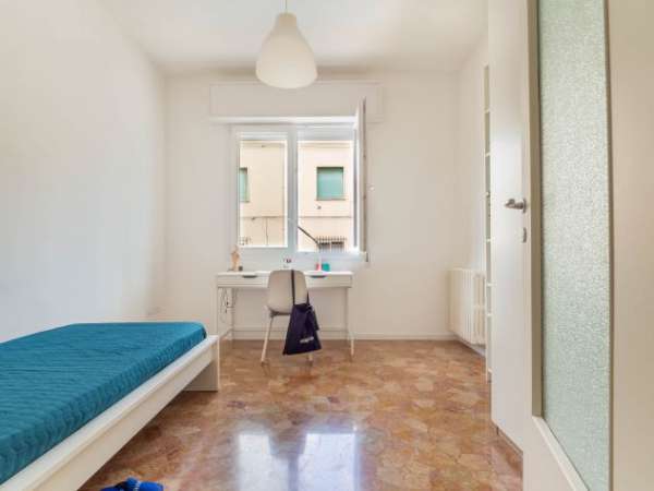 Foto STANZA SINGOLA ALL INCLUSIVE - CAMPLUS OROBONI - PER RAGAZZA