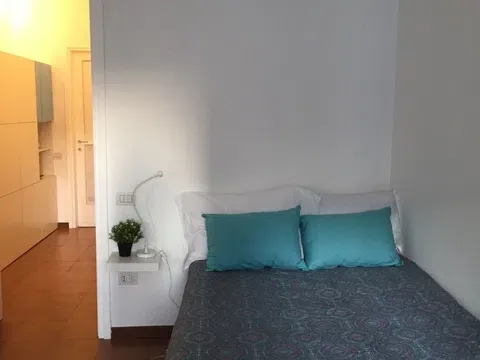 Foto Stanza singola ampia luminosa e arredata in zona Navigli/Darsena/Bocconi