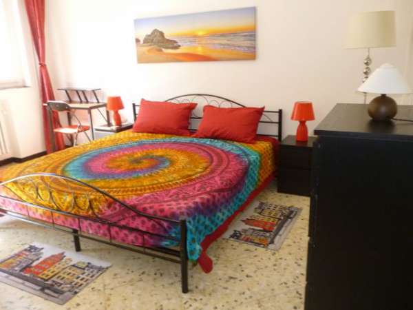 Foto STANZA-SINGOLA-ARREDATA, CLIMATIZZATA, VIC:STAZ//POLICLINICO/ATENEO