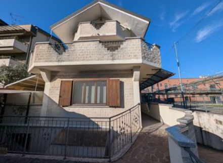 Foto Stanza singola con bagno privato 400 eu vicino Pero M1