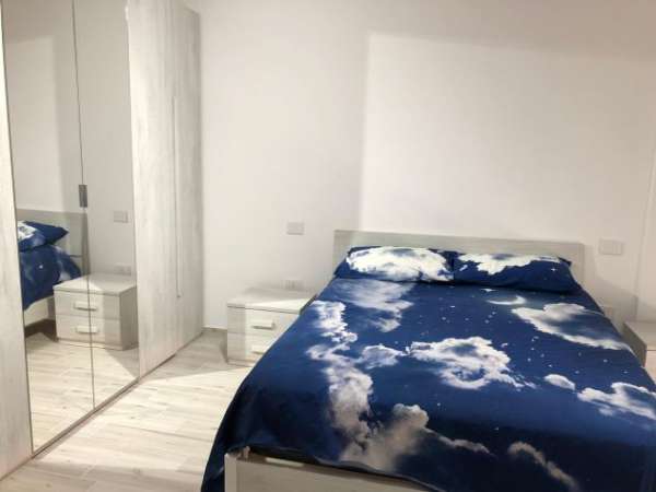 Foto Stanza SINGOLA con BAGNO PRIVATO e posto auto in parco condominiale