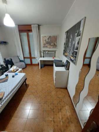 Foto Stanza singola con balcone in spazioso appartamento a 600 metri dal campus UNIPR