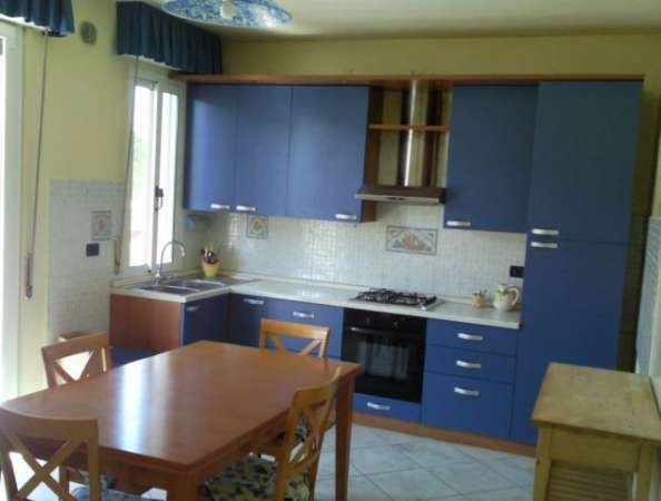 Foto Stanza singola con balcone zona CNR, Carrefour