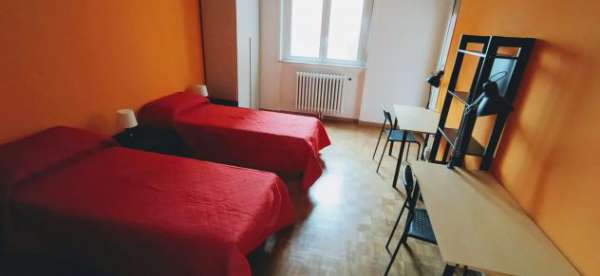 Foto Stanza singola in ampio appartamento ristrutturato