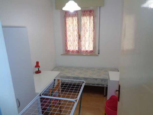 Foto Stanza singola in appartamento arredato Via Alfieri