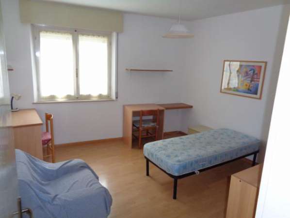 Foto Stanza singola in appartamento arredato Via Alfieri