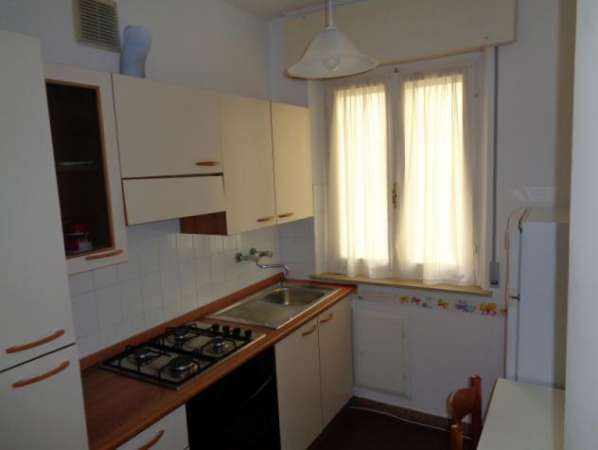 Foto Stanza singola in appartamento arredato Via Alfieri
