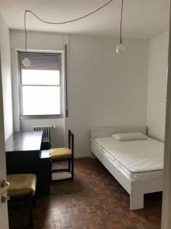 Foto STANZA SINGOLA IN TRILOCALE ARREDATO
