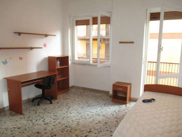 Foto Stanza singola in via IV Novembre a ragazza