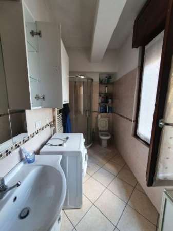 Foto STANZA SINGOLA IN VILLA A BIASSONO CON GIARDINO E POSTO AUTO