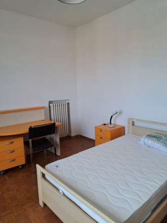 Foto Stanza singola per studentessa a ravenna