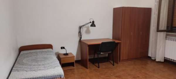 Foto Stanza singola pper studentessa in via Leopardi (Fuorigrotta - Napoli)
