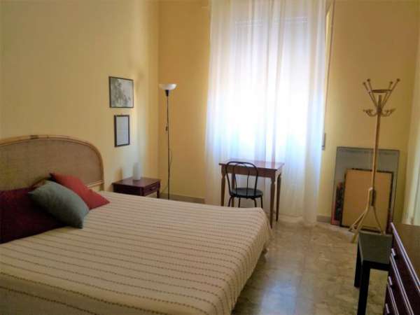 Foto stanza singola SOLO a ragazze in appartamento contratto transitorio DA FEBBRAIO