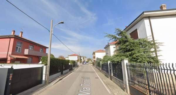 Foto STANZA SINGOLA SPESE COMPRESE E POSTO AUTO AD ARCORE