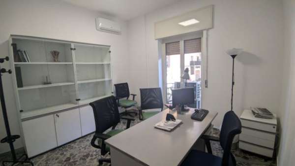 Foto Stanza uso ufficio ad ore