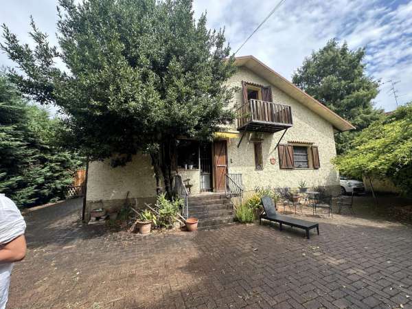 Foto Stanza/Camera in affitto a Bagnolo In Piano