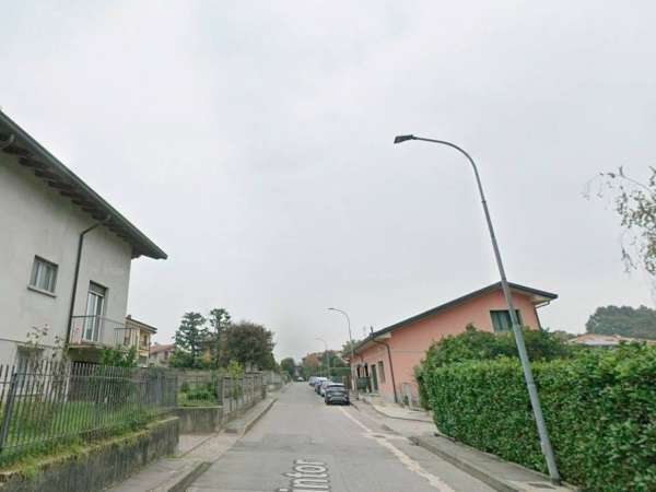 Foto Stanza/Camera in affitto a Besana In Brianza