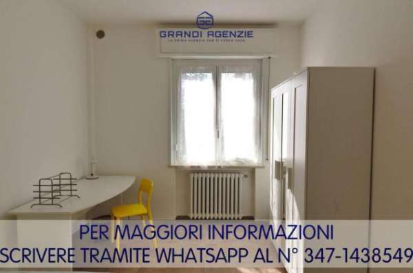 Foto Stanza/Camera in affitto a Parma - 4 locali 118mq