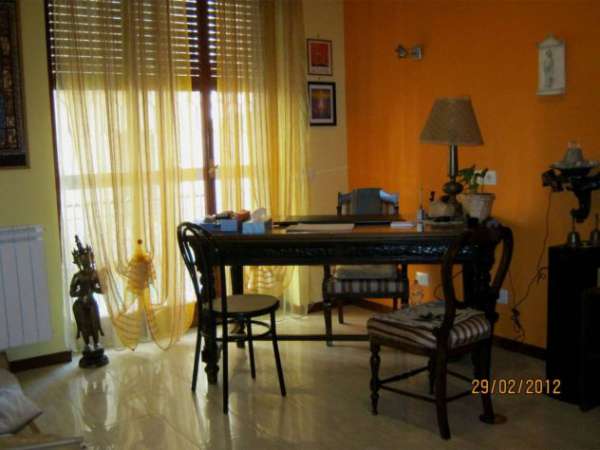 Foto Stanze ad uso studio per psicologi, fisioterapisti, medici - Vomero