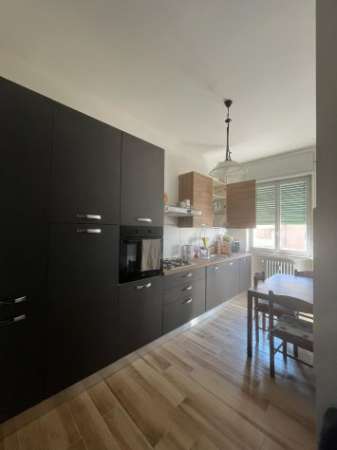 Foto Stanze singole ideale per studentesse/insegnanti