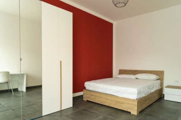 Foto Stanze singole in ampio appartamento ristrutturato 170mq