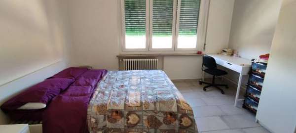 Foto Strada xx settembre a ragazzo ampia singola con letto matrimoniale