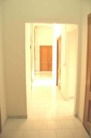 Foto Studio arredato incluso condominio e posto auto euro 200 mese