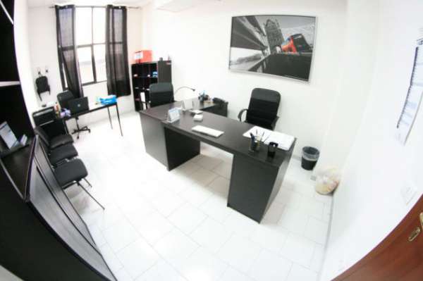 Foto Temporary office in centro vigilato con parcheggi