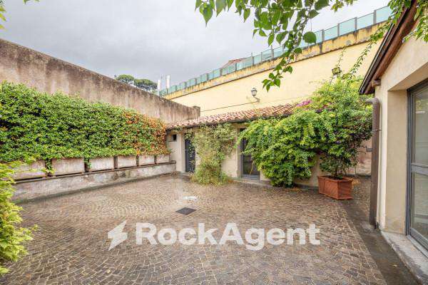 Foto Terratetto unifamiliare in affitto a Roma