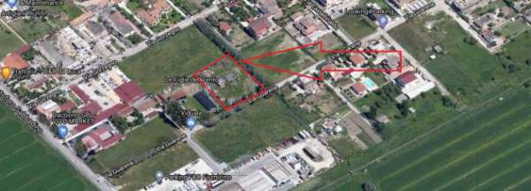 Foto Terreno di 2.615 mq  con 3 magazzini di 165 mq