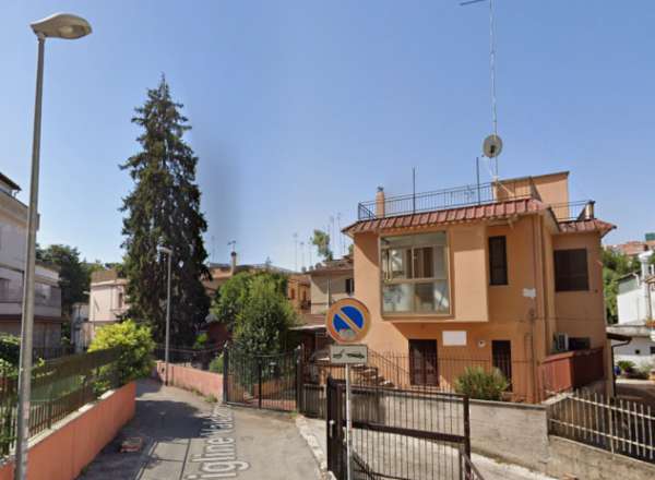 Foto TOMBA DI NERONE TRILOCALE CON BALCONE E TERRAZZO