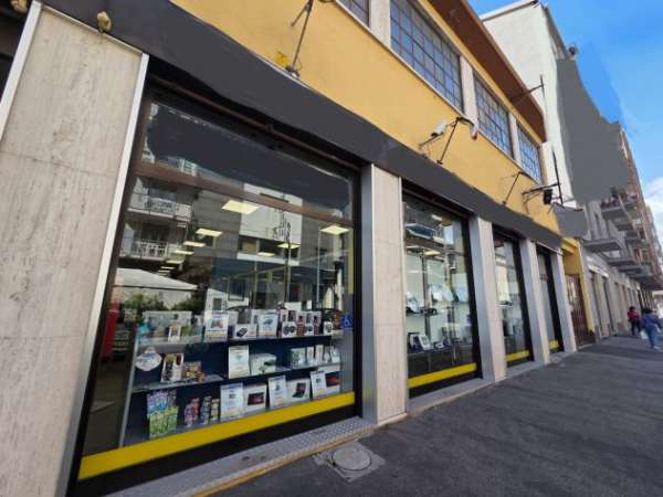 Foto TORINO - Santa Rita - Locale comm. 4 vetrine