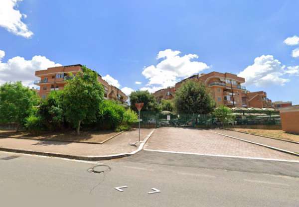 Foto TORRESINA TRILOCALE ARREDATO CON BALCONE